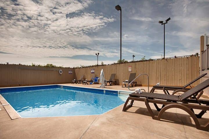 Pool 30 of 39