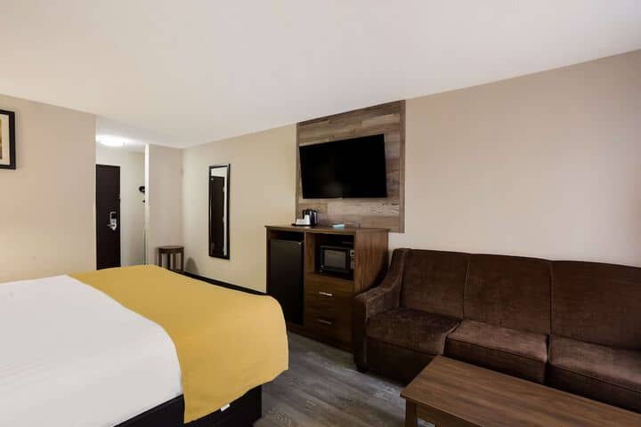 Room 10 of 39